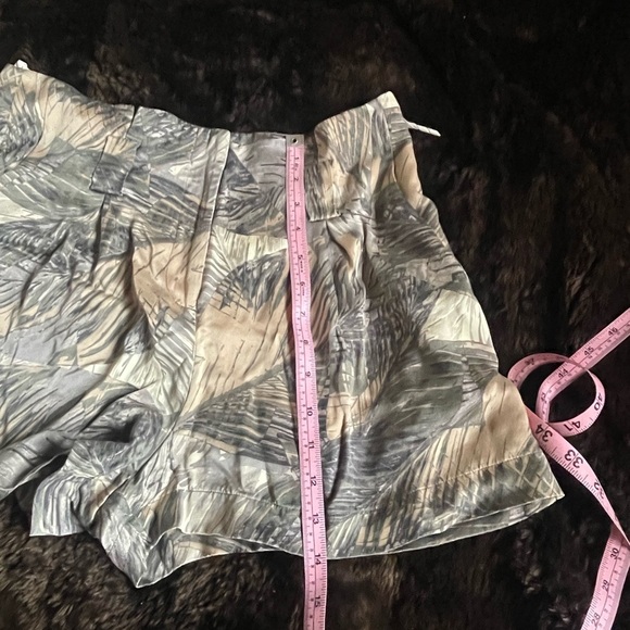 100% Silk L’Agence shorts size 6 - Picture 7 of 13